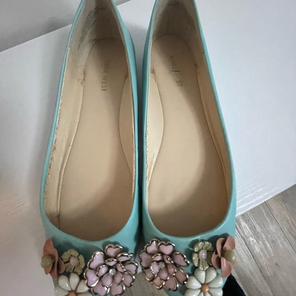 Turquoise Nine West flats with Flowers, 8 - Picture 1 of 4